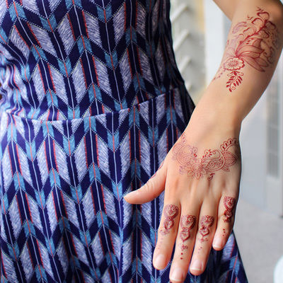 Europäisch-Amerikanisches Zinnoberrotes Geometrisches Muster Temporäres Körper Tattoo Wasserdicht Rot Braun Weiß Spitze für Partys