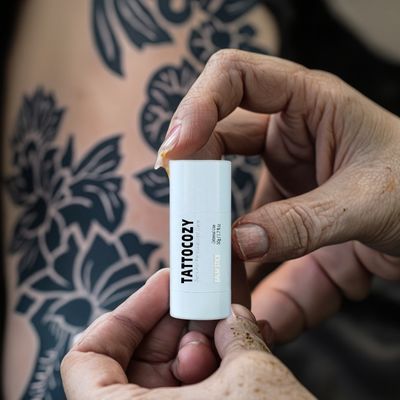 Microblading Tattoo Nachsorge Beruhigendes Balsam Stick Kunststoffmaterial für schnellere und einfache Heilung von Permanent Make-up