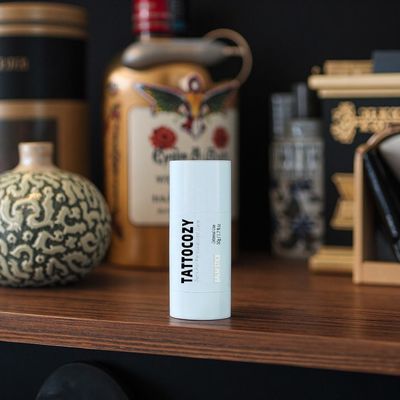 Microblading Tattoo Nachsorge Beruhigendes Balsam Stick Kunststoffmaterial für schnellere und einfache Heilung von Permanent Make-up