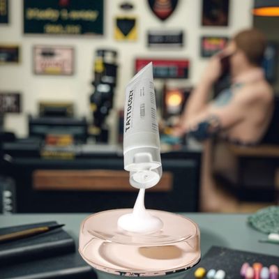 Private Label 100g Tattoo-Pflegelotion für den täglichen Gebrauch, leicht und langanhaltend feuchtigkeitsspendend für Permanent Make-up, erneuert den Glanz