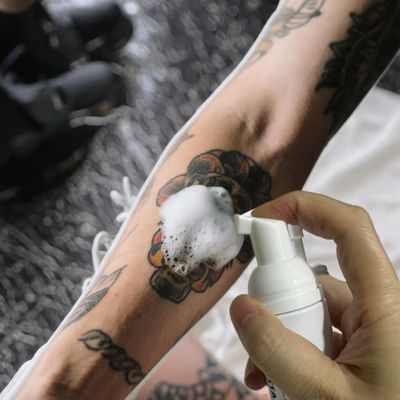 Private Label 30ml Tätowierung Sekundär Schaumstoff Kunststoff für Wachsen Laser Schönheit Permanent Make-up-Mittelweg Verwendung
