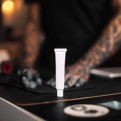 Starke Creme Lippen und Augenbrauen Tattoo Power Mikrobladen Schmerzfrei mit Metallrohr aus Kunststoff